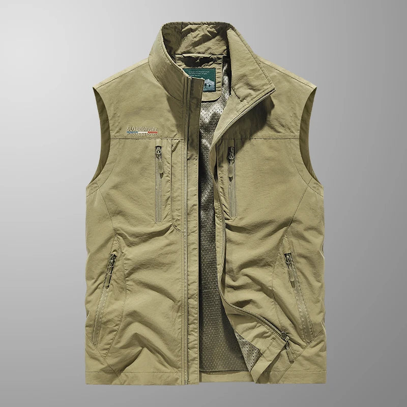 Men’s Outdoor Vest – Functional Design for Warm-Weather Activities