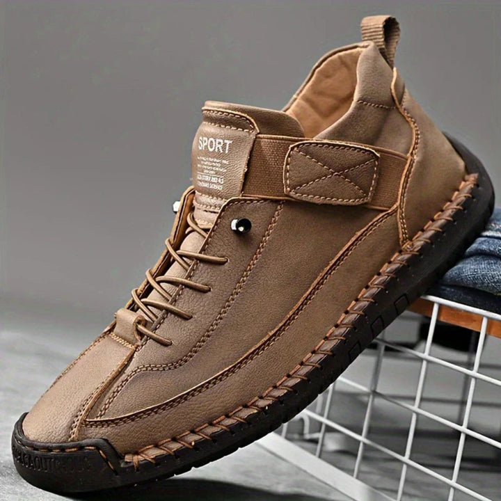 https://cdn.shopify.com/s/files/1/0620/0587/0655/files/men-s-leather-orthopedic-sneakers-black-with-comfo-15.webp?v=1771633055